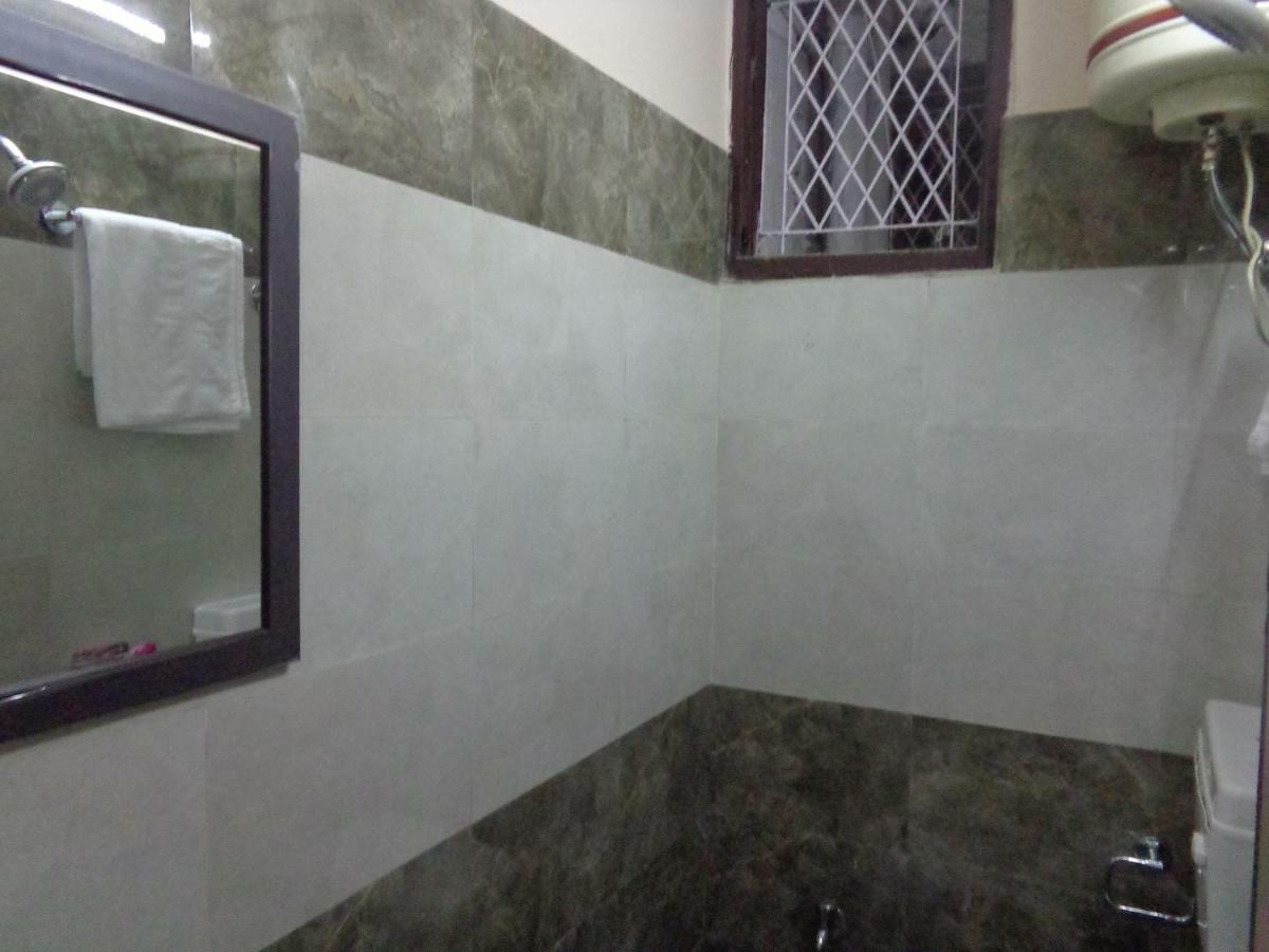 Delhi Inn,Walk In Nizamuddin Railway Station Neu-Delhi Exterior foto